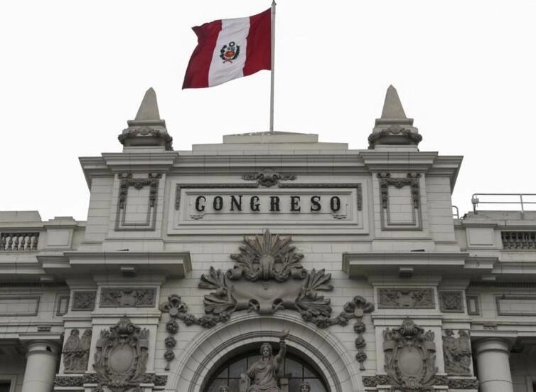 🇵🇪 Pérou: le Congrès approuve une loi pour prescrire les crimes contre l’humanité commis avant 2002 (RFI / AFP)