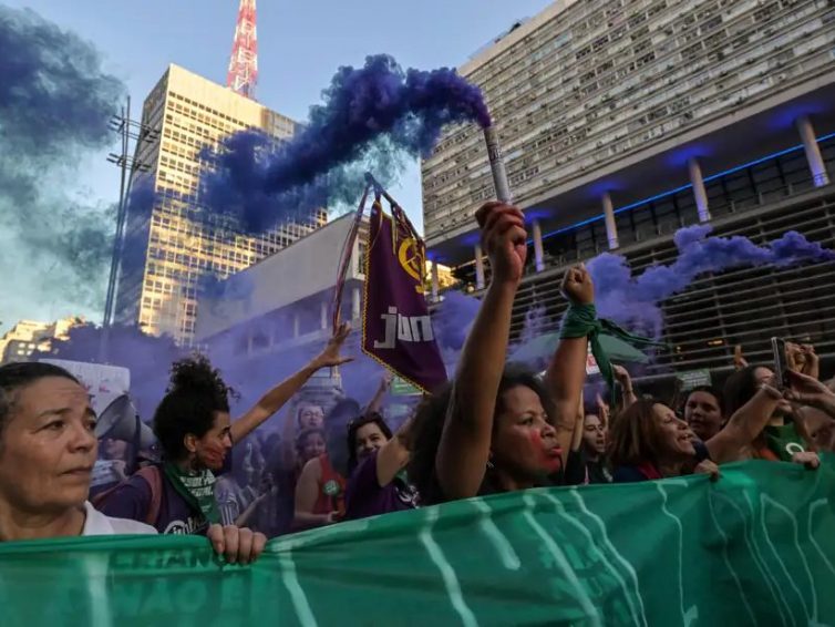 🇧🇷 Brésil: manifestations contre un texte visant à criminaliser l’avortement même issu d’un viol (RFI / AFP)